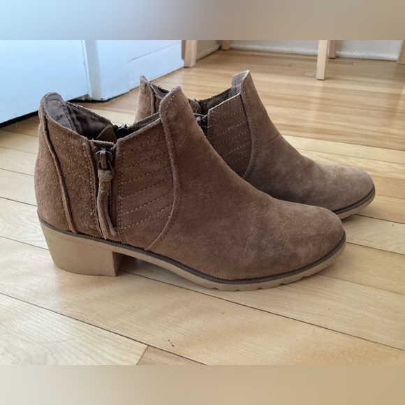 Reef suede booties with low heel 7.5 - Picture 2 of 9